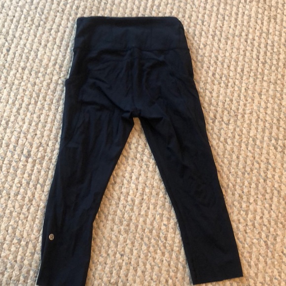 cropped lululemon leggings - Picture 2 of 4